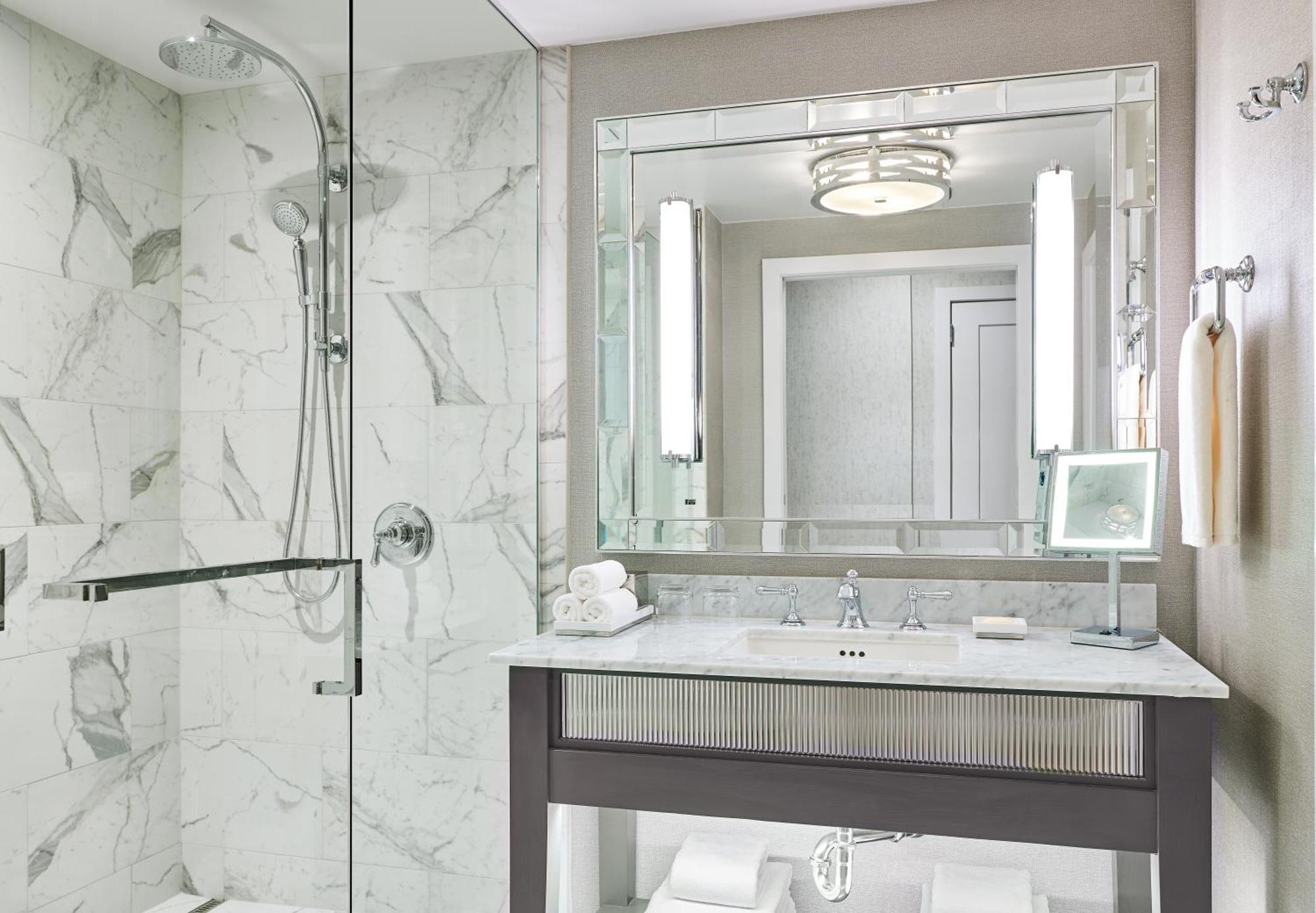 Grand King Suite Mountain View