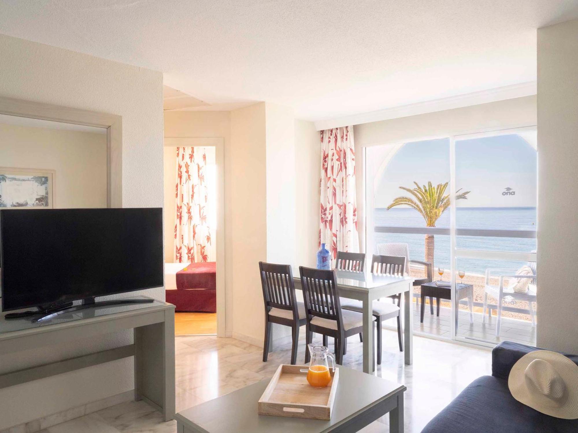 Two-Bedroom Apartment frontal sea views