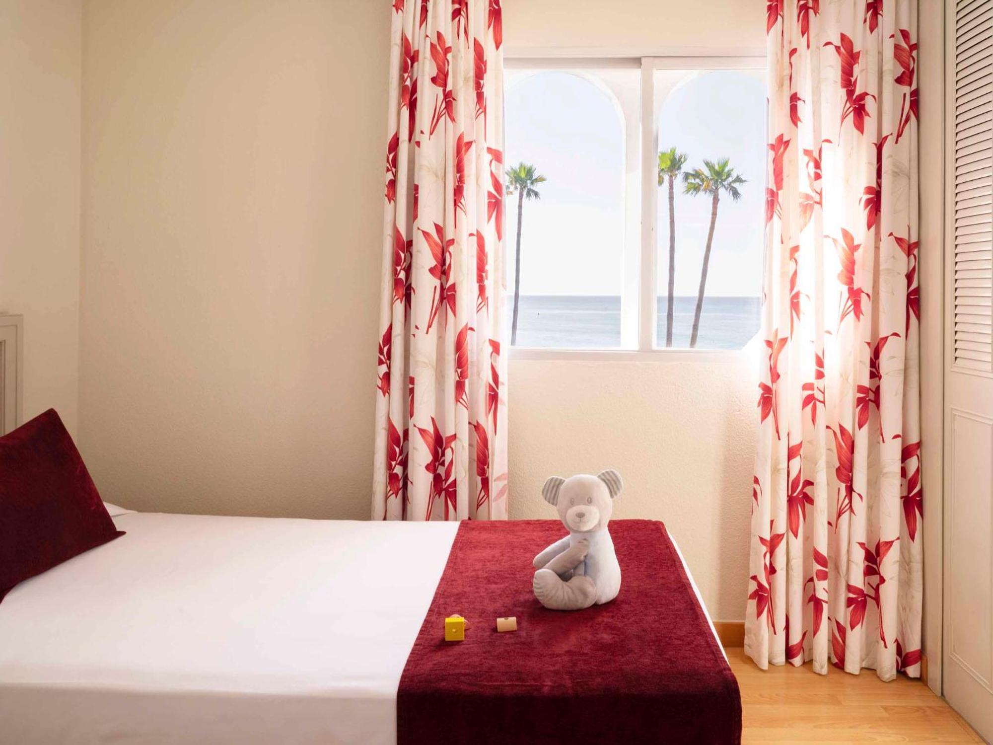 Two-Bedroom Apartment frontal sea views