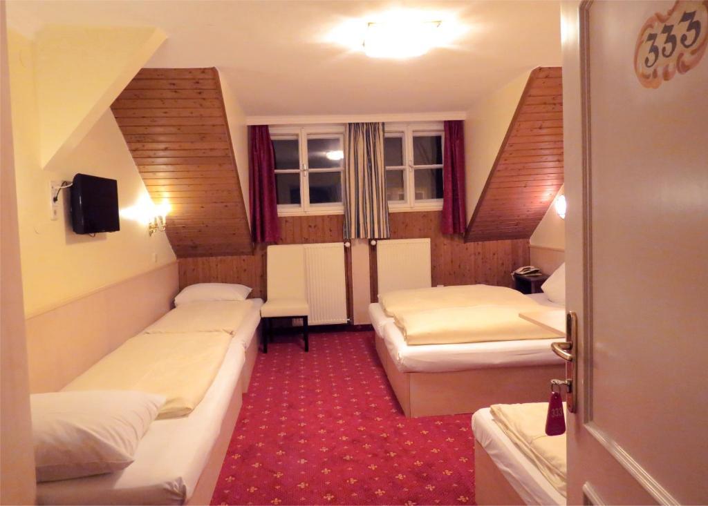 Family Room,991502551:JPEG