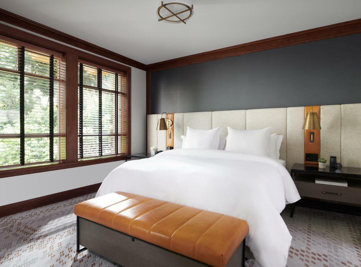 Executive Suite King Bed,993149590:JPEG