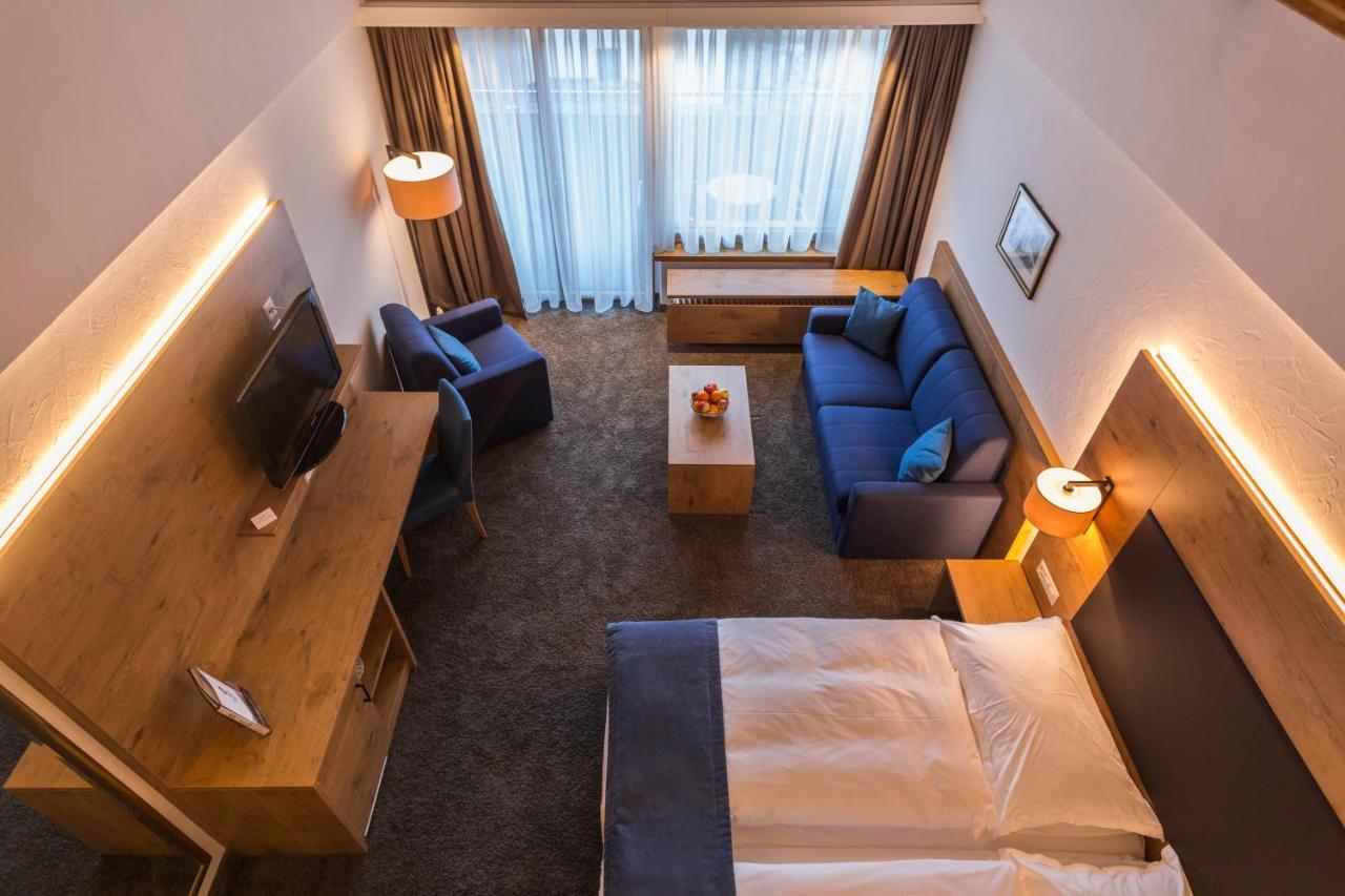Panoramic Family Room Matterhorn View