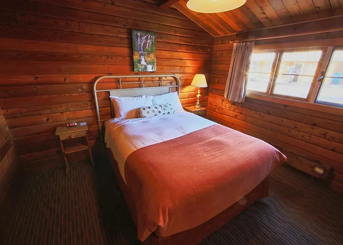Ski Jasper House Bungalows