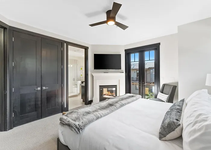 Luxury 3 Bedroom In Canyons Village, Gourmet Kitchen, Private Hot Tub, Heated Pool, Gym, Walk To Lifts