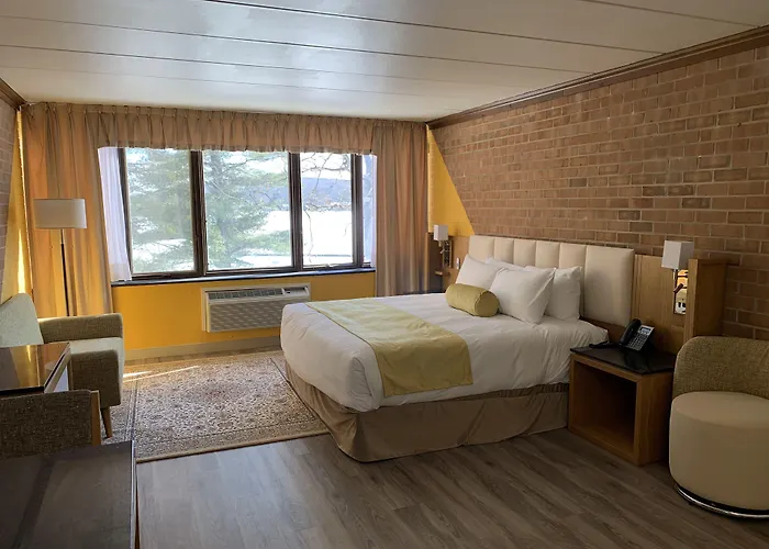 The Lodge Luxury Resort At Lake Harmony