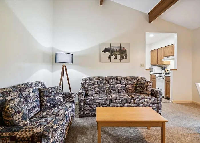 202 Cedarbrook One Bedroom Queen Suite